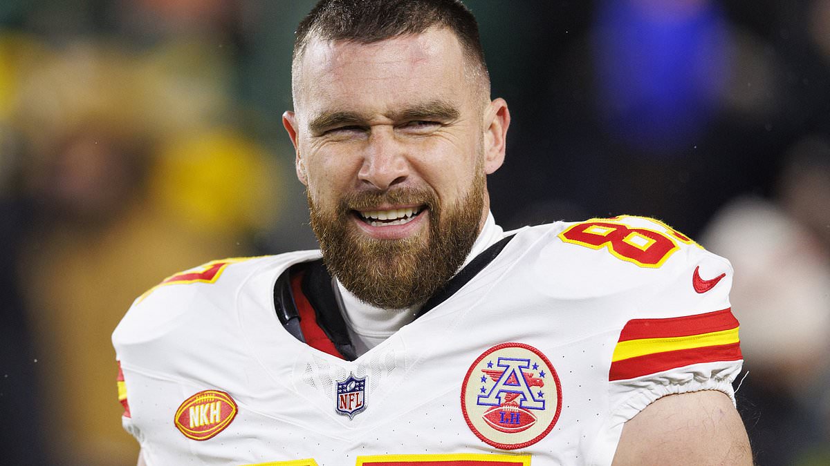 taylor-alert-–-taylor-swift’s-flying-visit!-pop-star-jets-out-of-green-bay-after-less-than-six-hours-having-seen-boyfriend-travis-kelce-lose-for-the-first-time-as-chiefs-are-beaten-by-the-green-bay-packers