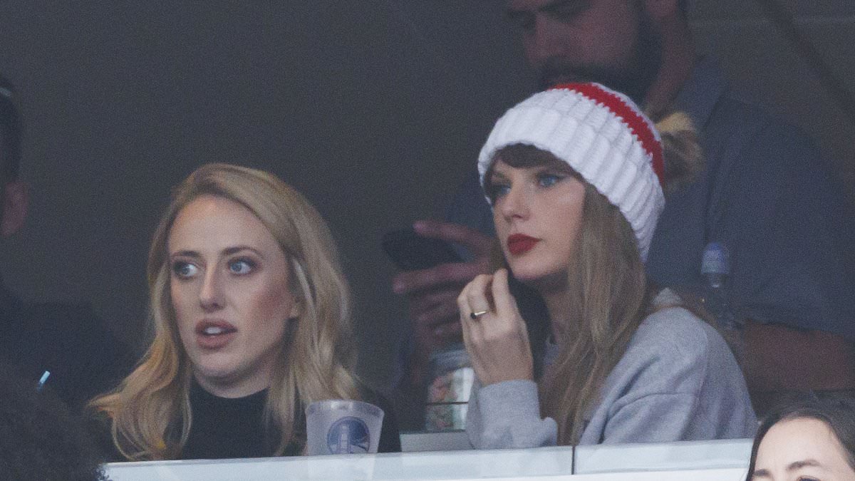 taylor-alert-–-taylor-swift-cheekily-sticks-her-tongue-out-on-the-big-screen-as-she-cheers-on-travis-kelce-the-chiefs-alongside-a-list-pals-alana-haim-and-brittany-mahomes-–-with-eagles-fan-dad-scott-even-wearing-a-kansas-city-jersey