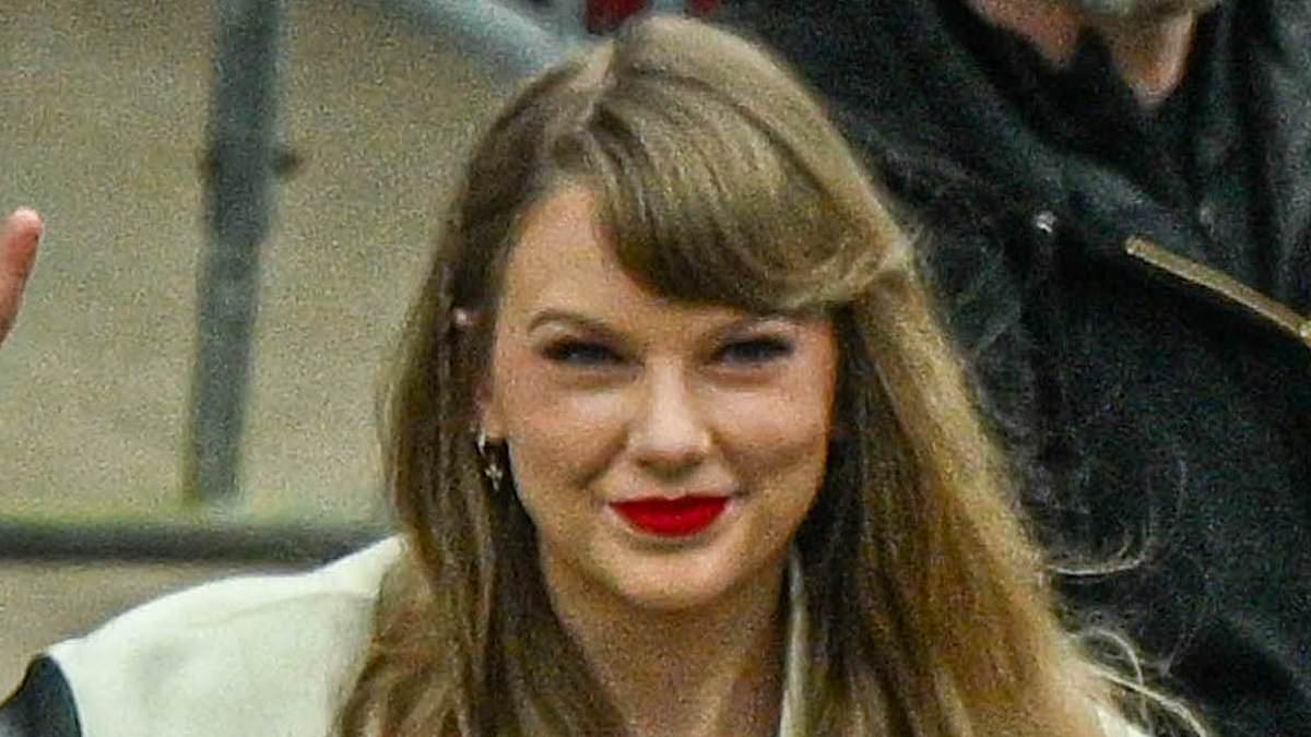 taylor-alert-–-taylor-swift-is-spotted-boarding-her-private-jet-in-kansas-city-after-saying-goodbye-to-boyfriend-travis-kelce…-with-the-pair-having-spent-a-loved-up-christmas-day-and-new-year’s-together-at-his-$6m-home