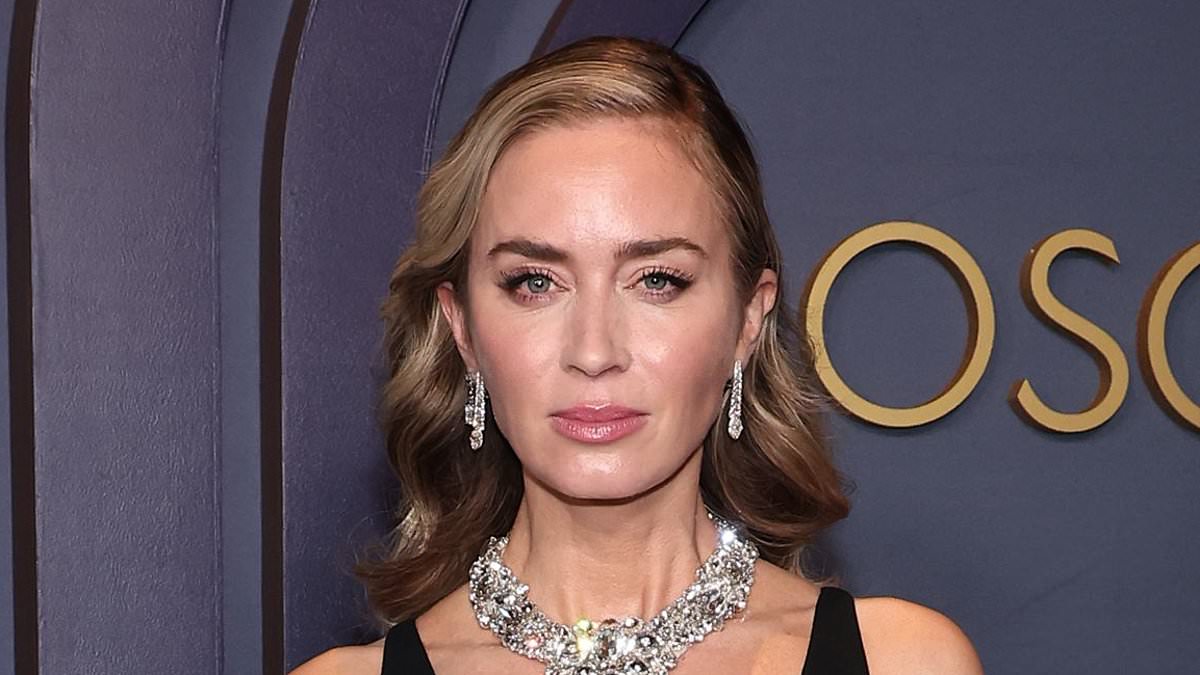 taylor-alert-–-emily-blunt-shrugs-off-that-viral-red-carpet-moment-with-husband-john-krasinski-as-she-makes-a-glamorous-solo-appearance-at-governors-awards