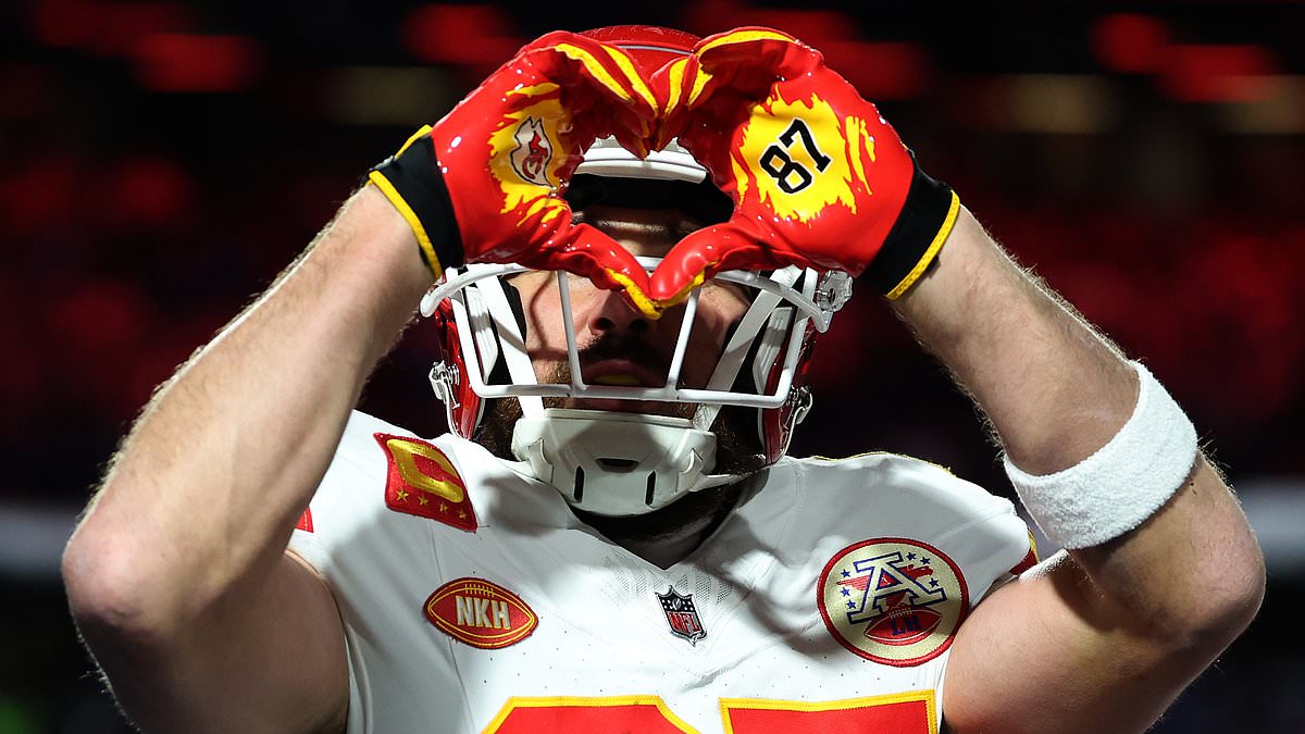 taylor-alert-–-taylor-swift-fans-left-‘crying’-as-travis-kelce-flashes-her-signature-heart-gesture-and-blows-kiss-during-kansas-city-chiefs-game-amid-epic-love-story:-‘this-is-my-favorite-rom-com!’