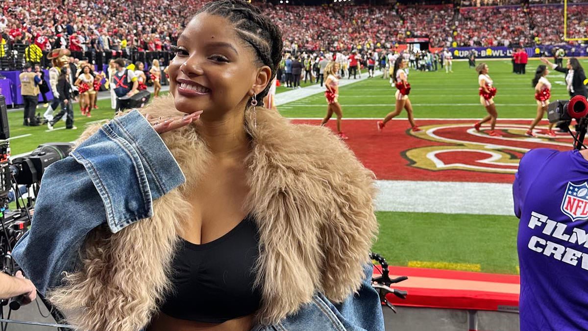 taylor-alert-–-halle-bailey-shows-off-incredibly-toned-post-baby-body-in-a-tiny-black-crop-top-to-the-2024-super-bowl…-one-month-after-giving-birth-to-her-first-child