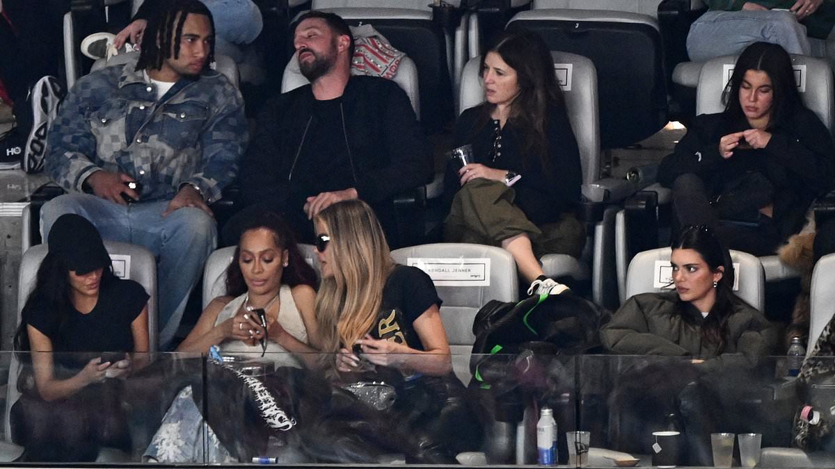 taylor-alert-–-kim-kardashian’s-super-bowl-box-is-a-snooze-fest!-star-is-joined-by-khloe,-kendall-and-hailey-bieber-who-all-look-bored-in-comparison-to-the-pure-chaos-of-taylor-swift’s-wild-group-watching-the-game