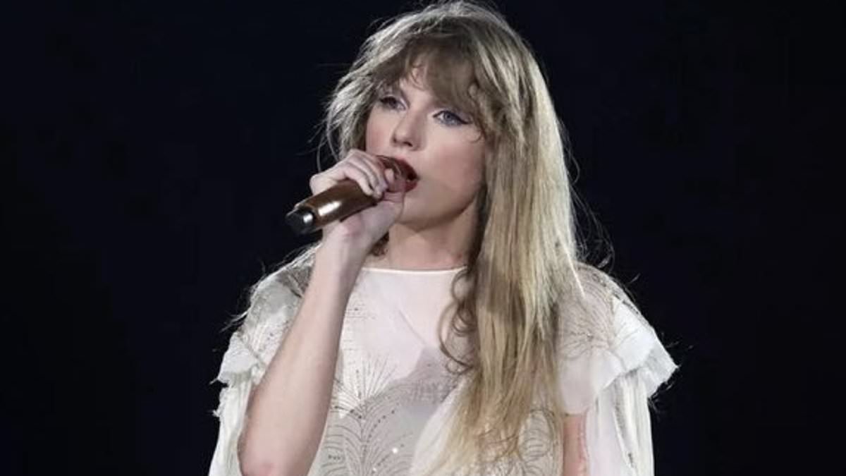 taylor-alert-–-australian-taylor-swift-fans-furious-as-rowdy-football-fans-swarm-pop-star’s-melbourne-concert-to-boo-her:-‘such-losers’