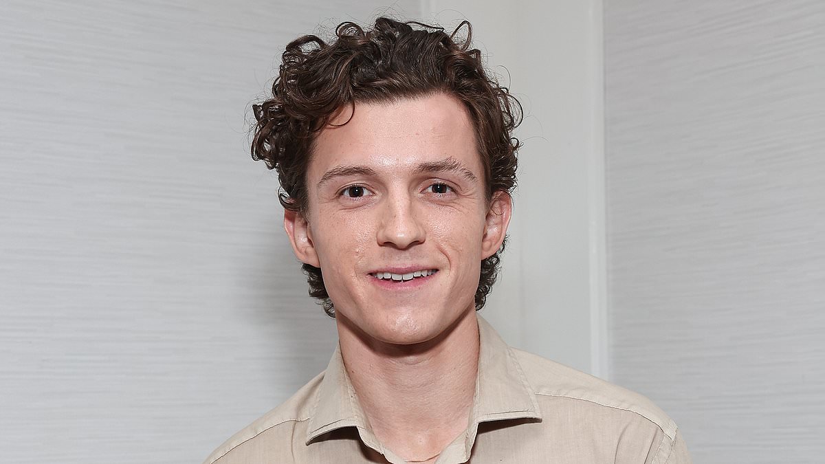 taylor-alert-–-romeo-&-juliet-play-starring-tom-holland-and-francesca-amewudah-rivers-faces-‘barrage-of-deplorable-racial-abuse’-over-diverse-casting