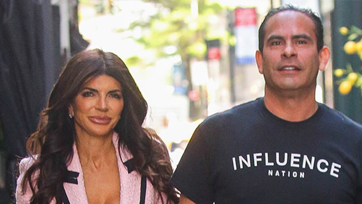 taylor-alert-–-teresa-giudice-and-husband-luis-ruelas-share-a-sweet-smooch-after-lunch-with-his-sons-in-new-york-city-–-after-star-hit-back-at-swirling-divorce-rumors