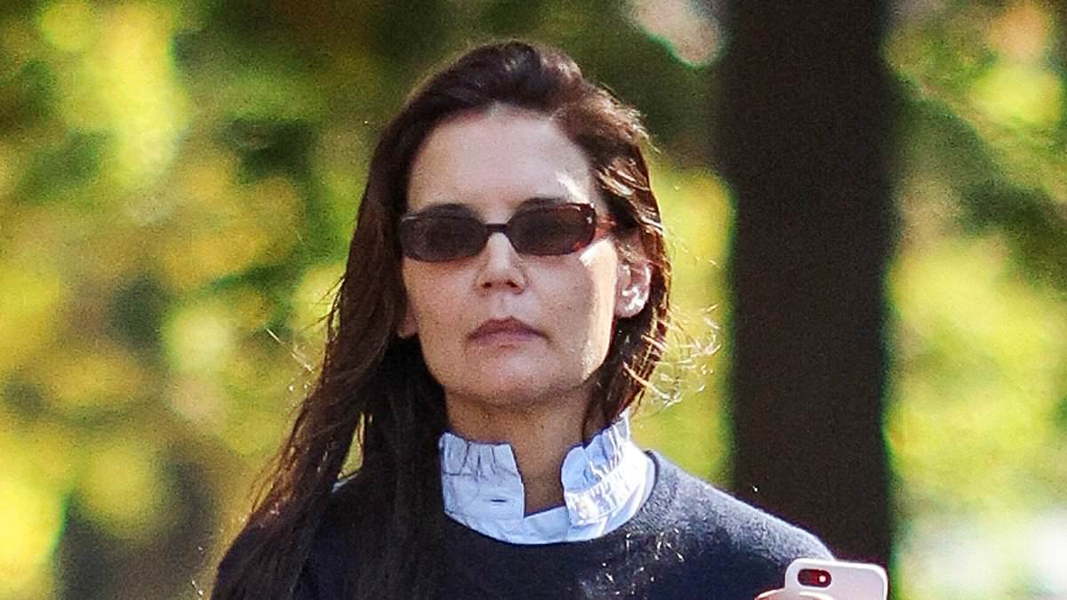 taylor-alert-–-katie-holmes-reveals-who-she-is-voting-for-with-her-statement-sweater-in-nyc