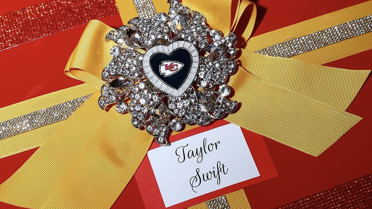 taylor-alert-–-taylor-swift-given-mystery-travis-kelce-themed-gift-by-kansas-city-chiefs-owners