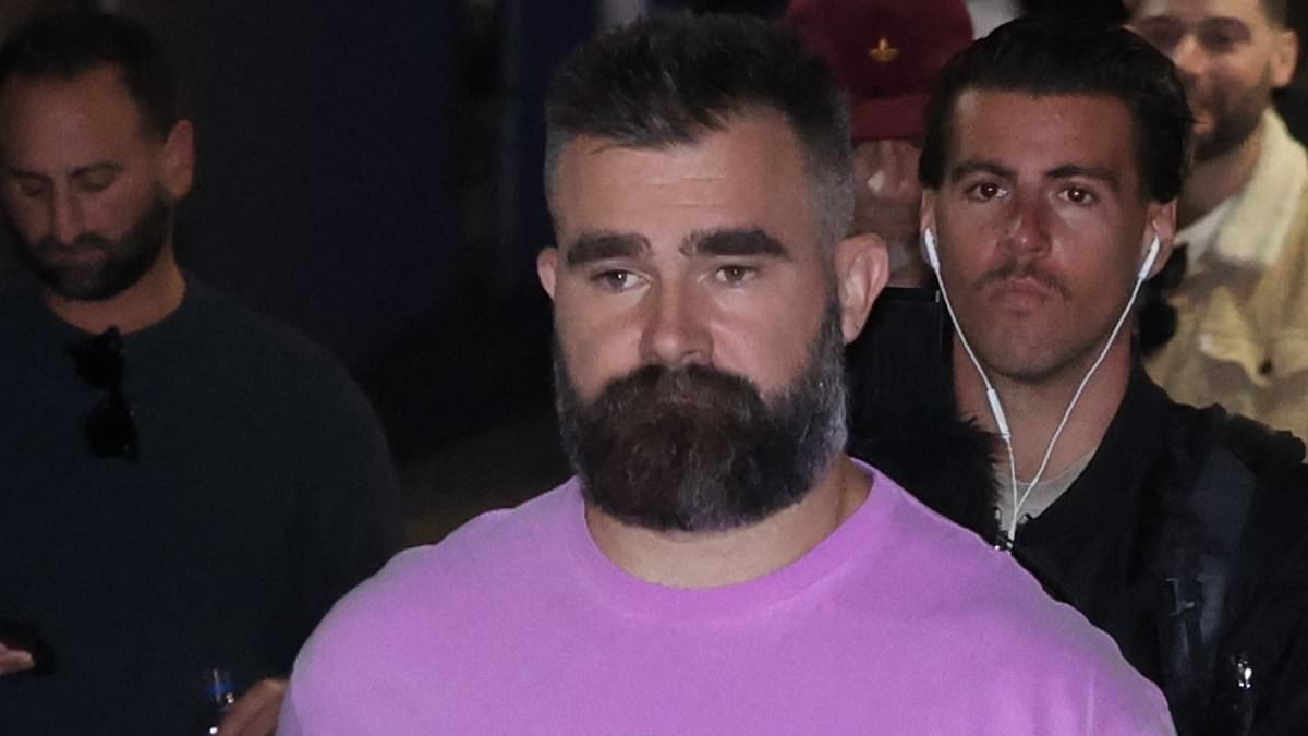 taylor-alert-–-jason-kelce-caught-in-another-wild-fan-confrontation-as-snubbed-autograph-seeker-unleashes-ballistic-rant