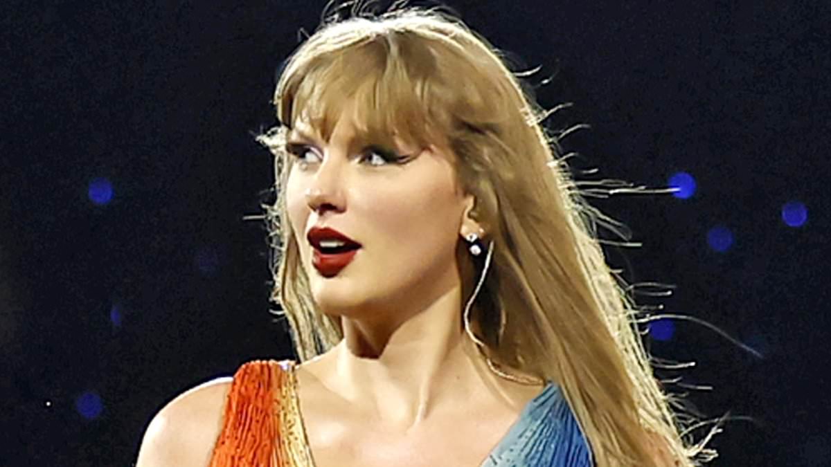 taylor-alert-–-taylor-swift-fans-are-convinced-a-reputation-album-announcement-is-coming-after-fiery-triple-song-mashup