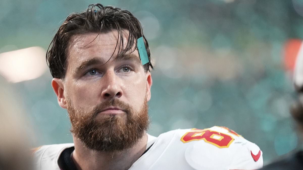 taylor-alert-–-travis-kelce’s-reaction-to-taylor-swift-getting-brutally-booed-by-fans-at-the-super-bowl