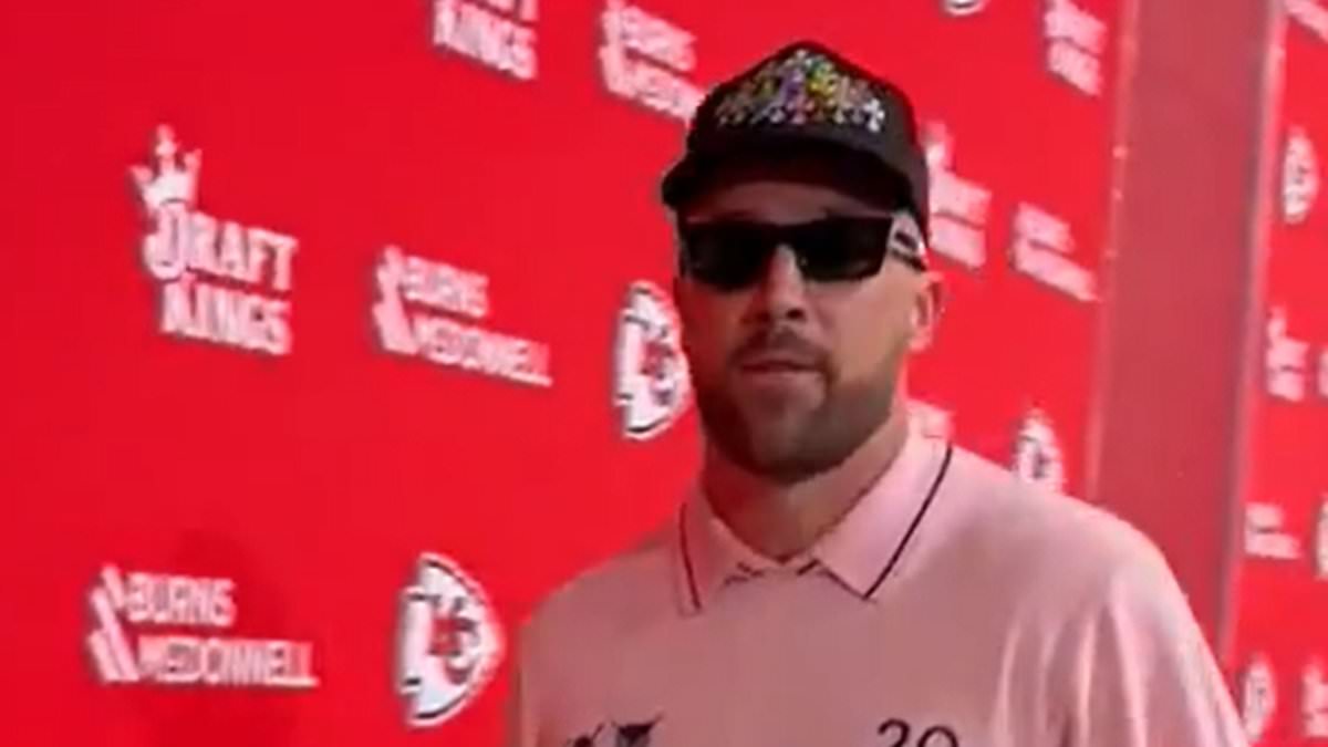 taylor-swift-alerts-–-travis-kelce-arrives-for-chiefs’-huge-game-against-the-ravens…-after-taylor-swift-hot-footed-it-back-from-california-to-watch-him