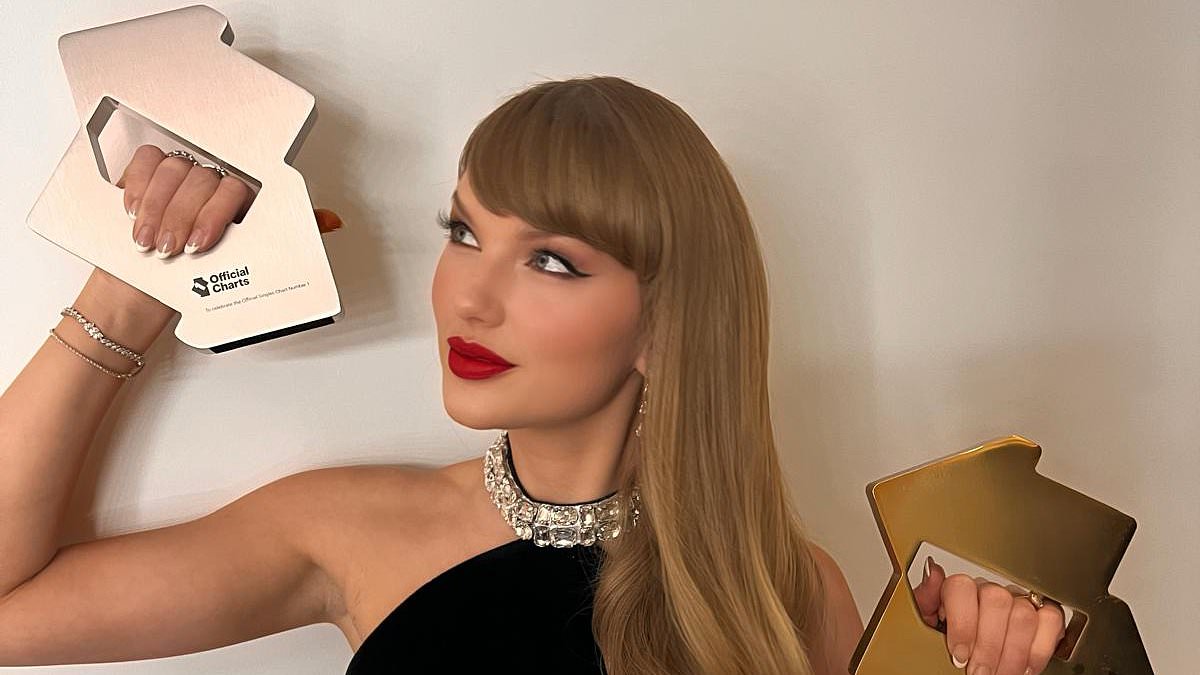 taylor-swift-alerts-–-taylor-swift-lands-the-biggest-opening-week-of-her-career-as-the-life-of-a-showgirl-becomes-her-14th-uk-number-1-album
