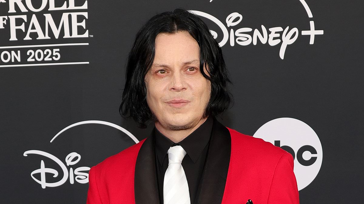 taylor-swift-alerts-–-jack-white-walks-back-his-comments-that-taylor-swift’s-songs-aren’t-‘interesting’-after-severe-backlash