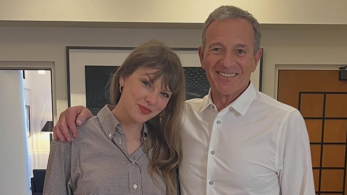 taylor-swift-alerts-–-taylor-swift’s-‘disheveled’-new-look-leaves-fans-baffled-as-she-poses-with-former-disney-boss