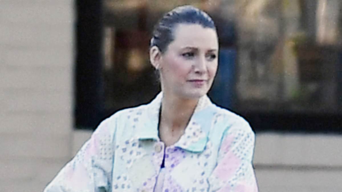 taylor-swift-alerts-–-blake-lively-runs-errands-in-frumpy-outfit-after-reconciling-with-ex-bff-taylor-swift…-miles-away-from-reported-‘bachelorette-party’