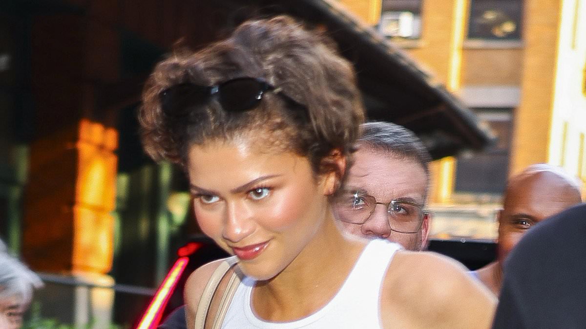 taylor-swift-alerts-–-zendaya-goes-bra-free-in-skimpy-top-in-nyc-before-pal-taylor-swift’s-wedding