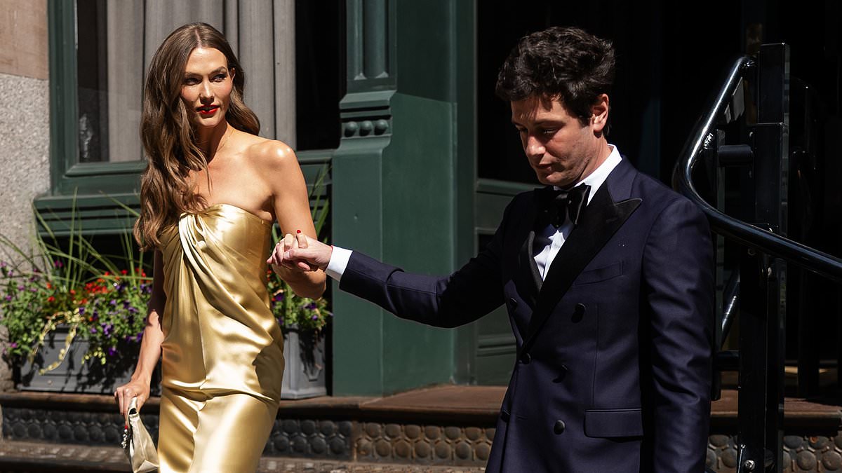taylor-swift-alerts-–-karlie-kloss-holds-hands-with-husband-joshua-kushner-as-they-attend-taylor-swift’s-wedding-extravaganza-after-spat-rumors