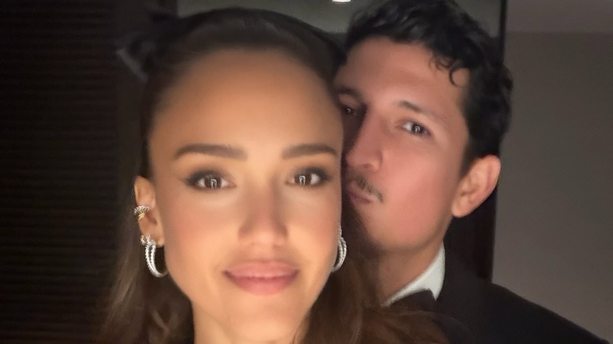 taylor-swift-alerts-–-jessica-alba,-45,-piles-on-pda-with-beau-danny-ramirez,-33,-before-taylor-swift’s-wedding