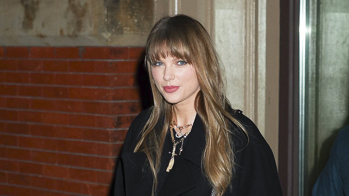 taylor-swift-alerts-–-taylor-swift-and-travis-kelce-slammed-for-designer-raffle-at-wedding