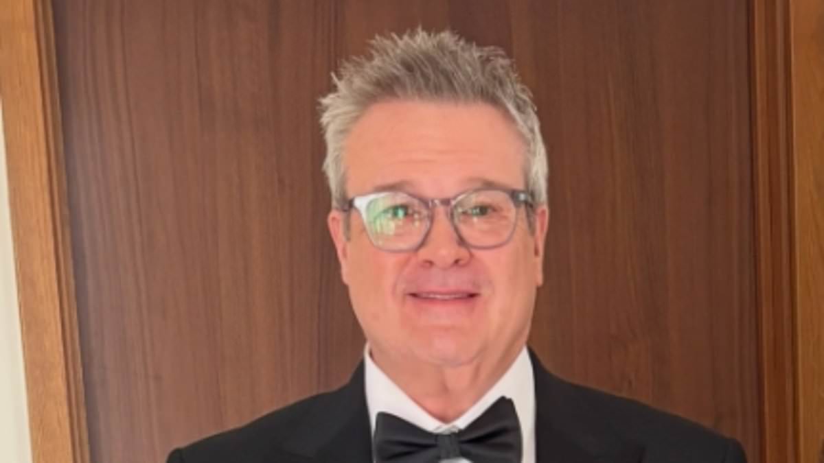 taylor-swift-alerts-–-modern-family-alum-eric-stonestreet-recalls-‘favorite-moment’-of-taylor-swift-and-travis-kelce’s-wedding