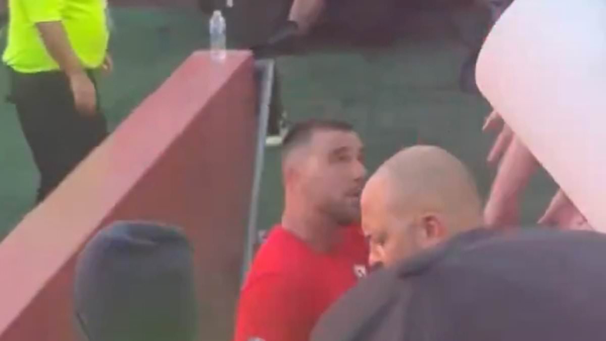 taylor-swift-alerts-–-travis-kelce-slaps-overeager-fan’s-hand-away-as-they-try-to-snatch-an-item-of-his-uniform-before-chiefs-opener