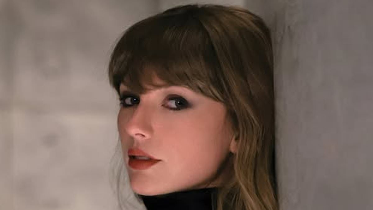 taylor-swift-alerts-–-taylor-swift-is-brutally-roasted-for-embarrassing-photoshop-fail-as-she-teases-upcoming-new-music